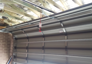 Sectional_door_(inside)